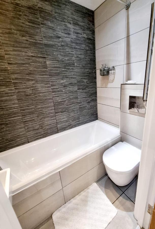 Stylish Apartment In Victorian Conversion Free Parking & Private Patio Close To Beach Town Centre & Bic Bournemouth Exteriér fotografie